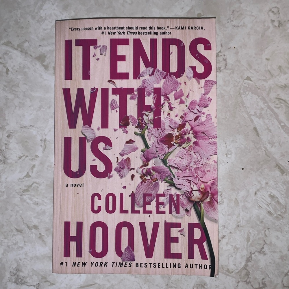 IT ENDS WITH US BY COLLEEN HOOVER